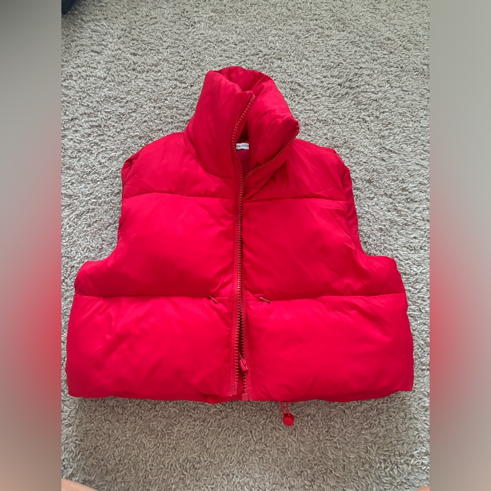 🗽 Red Puffer Vest